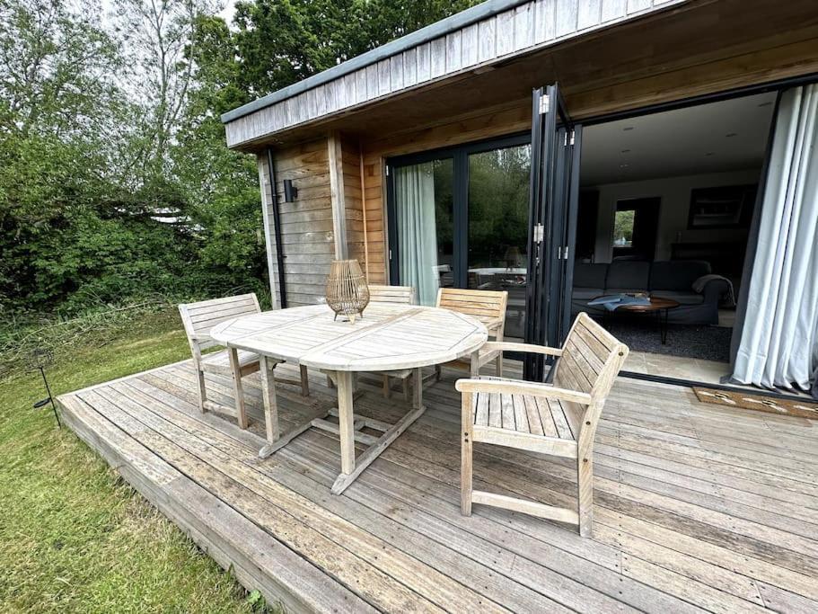 Beautiful Cabin With Pond View Steyning Ngoại thất bức ảnh